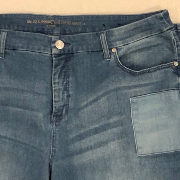 Chicos, The So Slimming Girlfriend Ankle with patches on legs.  Chicos size 3 - Picture 2 of 4